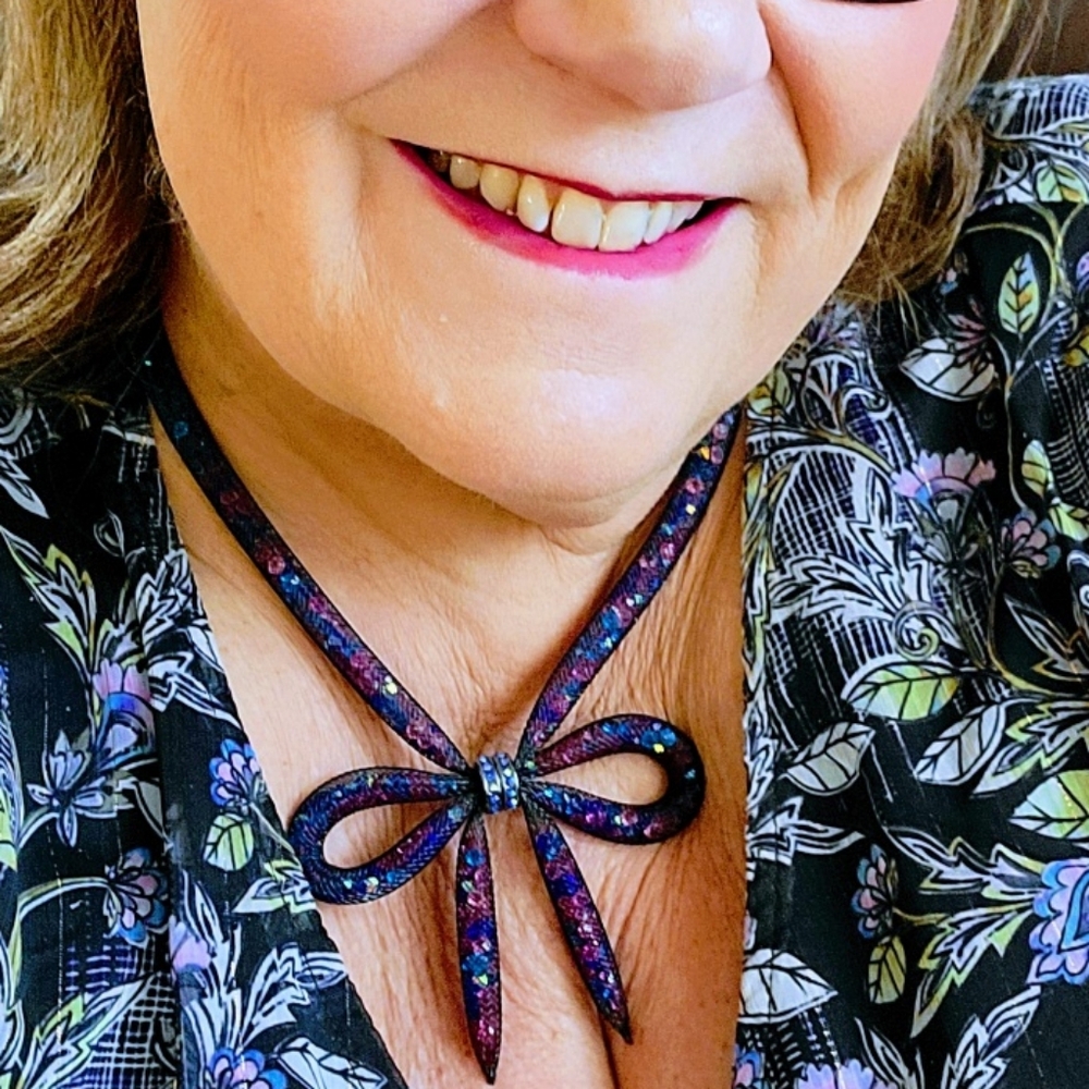 NEW NWOT Betsey Johnson Sparkling Blue and Pink Bow Necklace